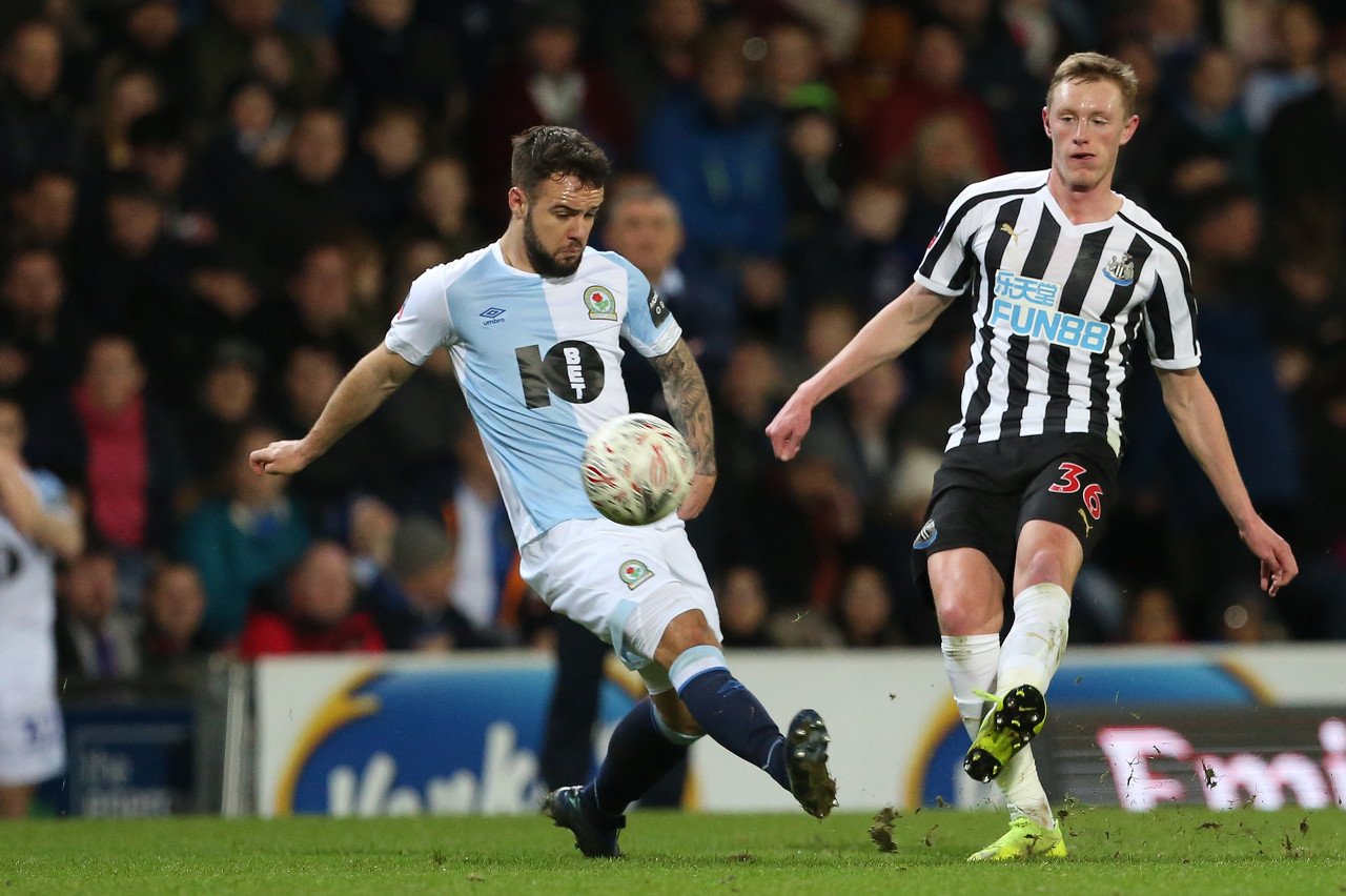 包含布宜诺斯艾利斯独立冲击季军，年轻球员表现亮眼的词条