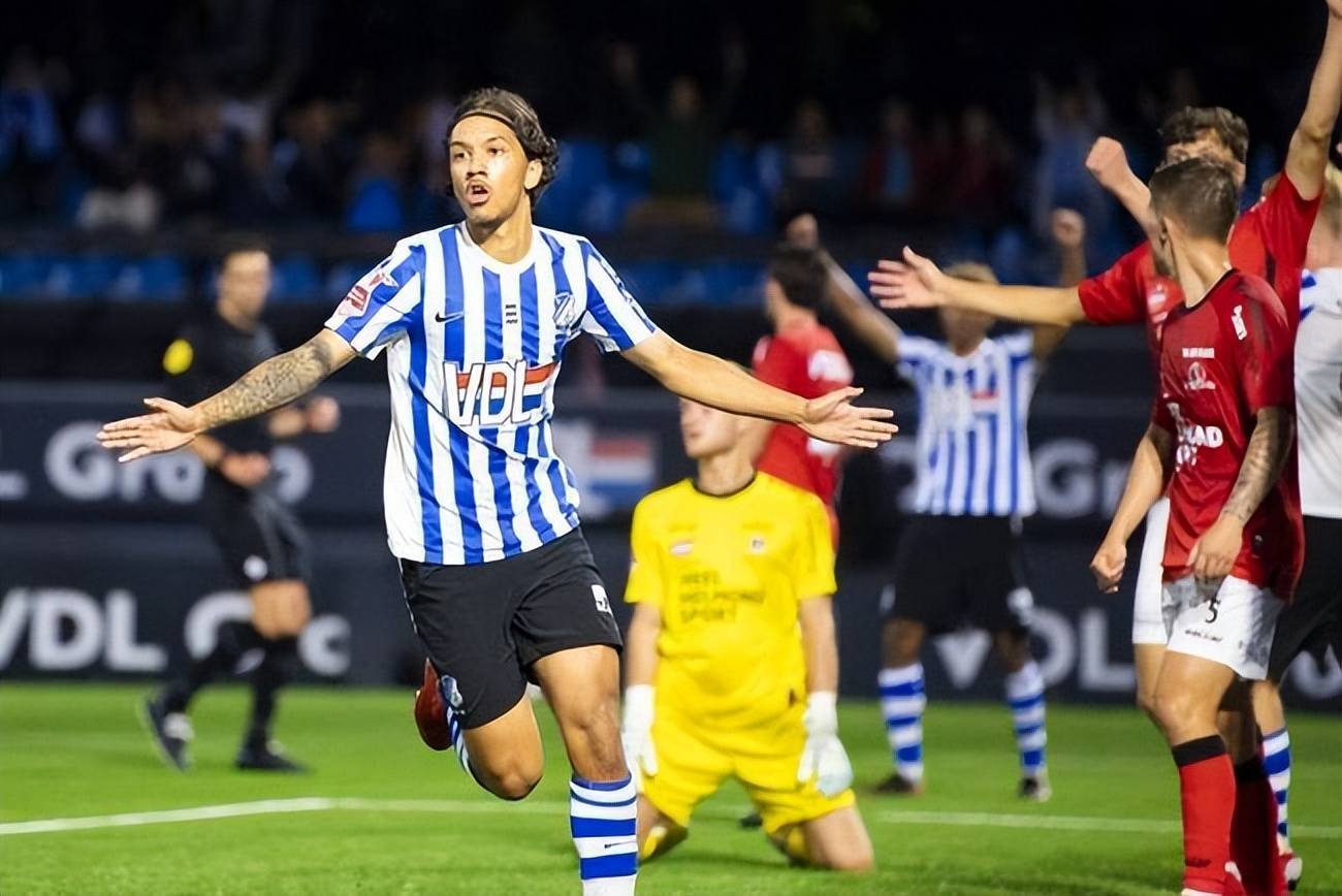 阿尔希拉尔进攻端火力强劲，欲破鹿岛鹿角防线的简单介绍