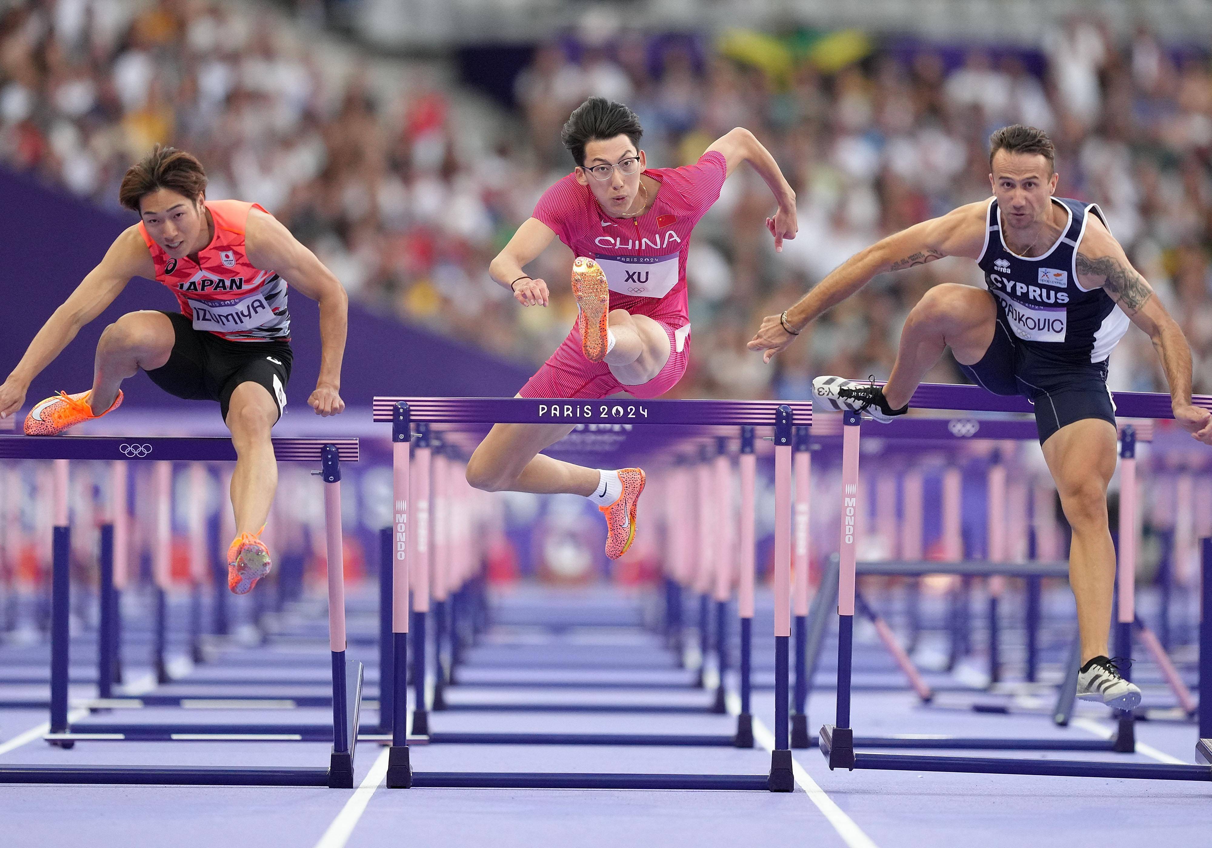 中国运动员在奥运赛场上奋勇拼搏，带来光辉战绩