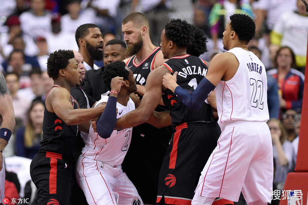 华盛顿后防脆弱，频频被队友揭穿