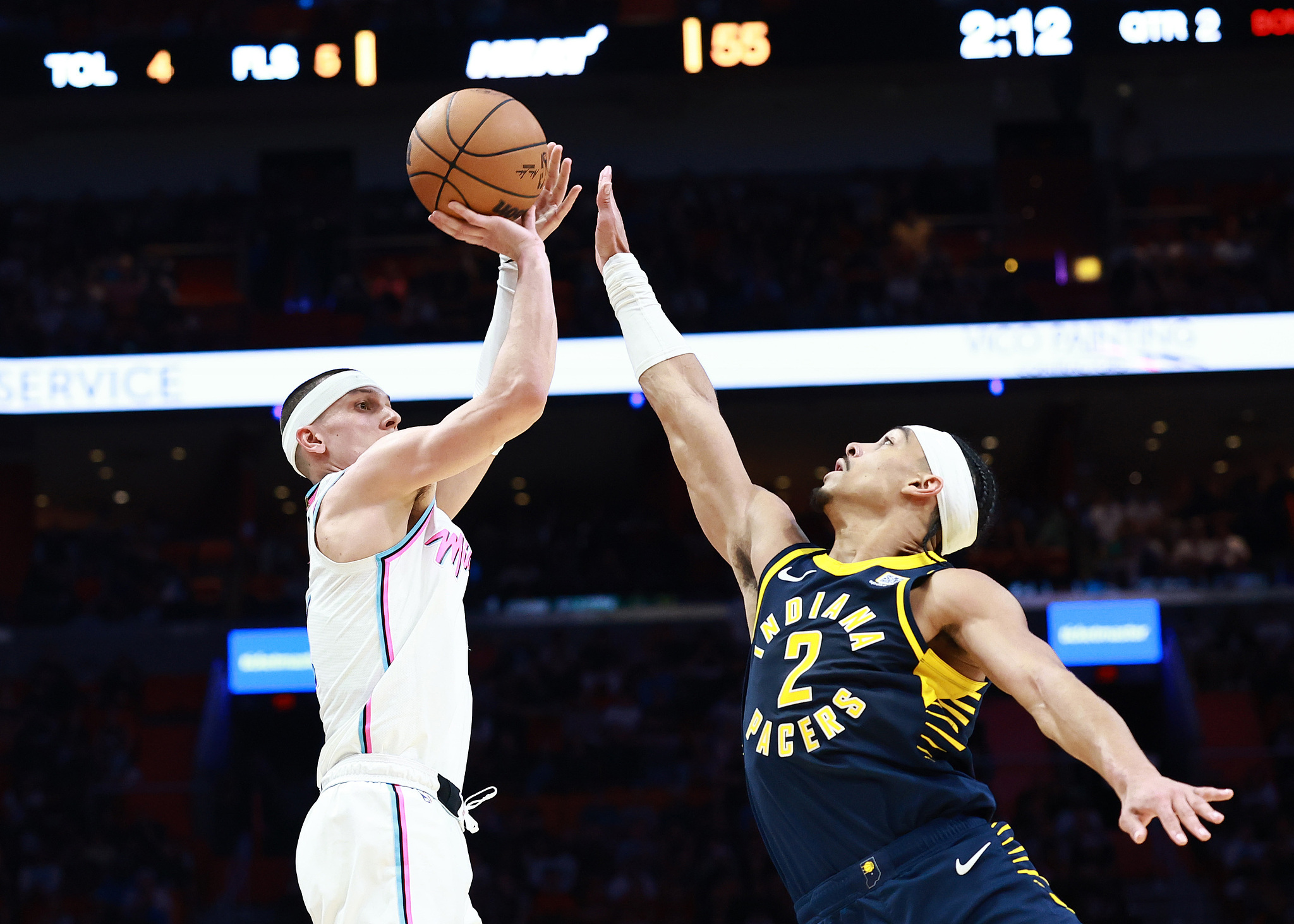 包含热火在主场力克山猫，取得三连胜的词条