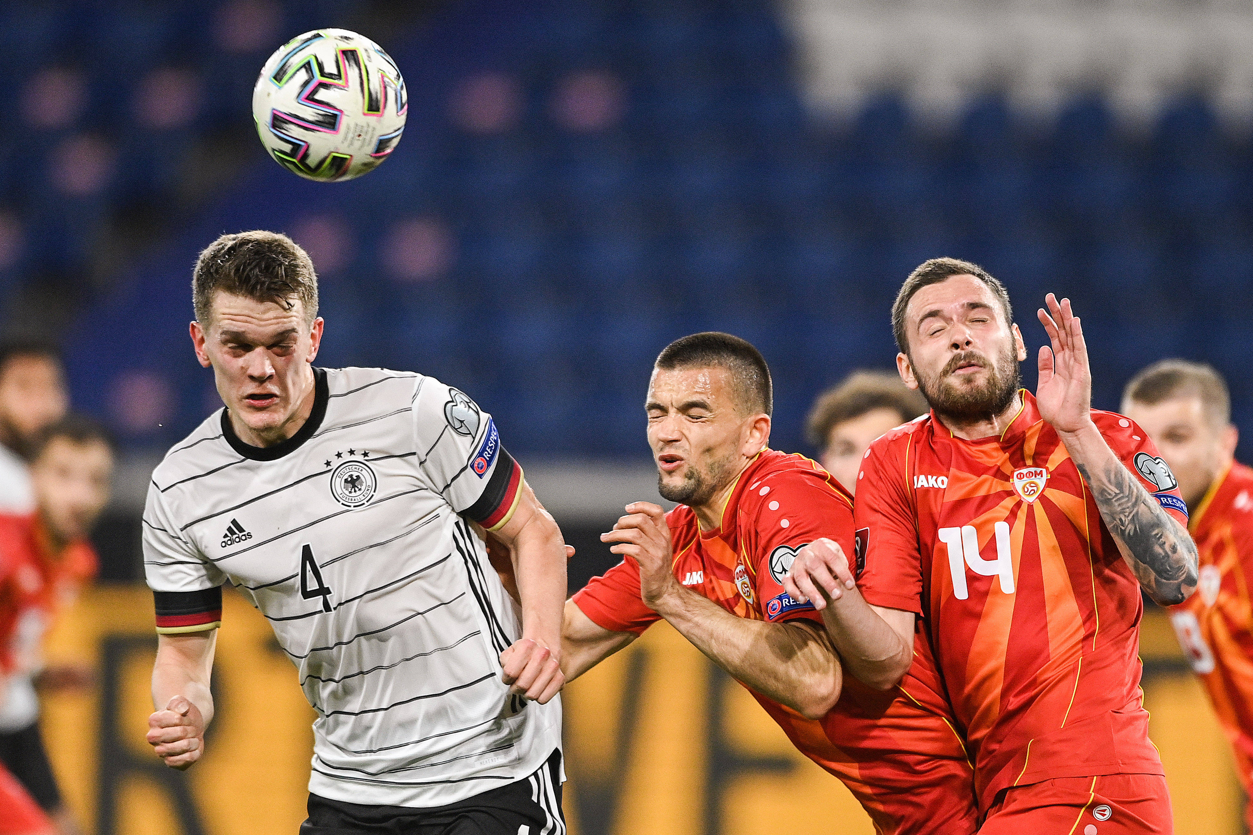 包含捷克队在比赛中展现出强大的控球能力，夺得胜利的词条