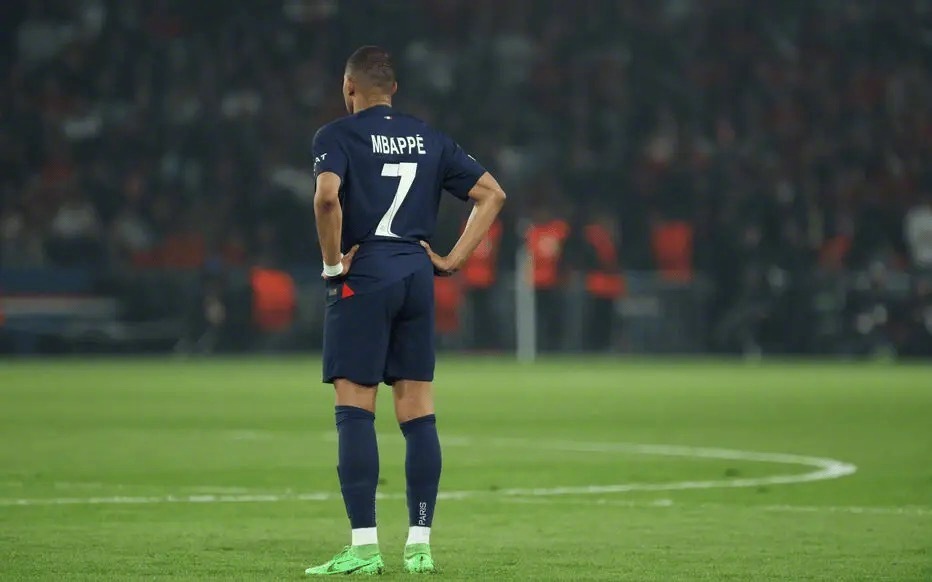 关于巴黎圣日耳曼前锋姆巴佩再展神勇，助球队成功晋级的信息