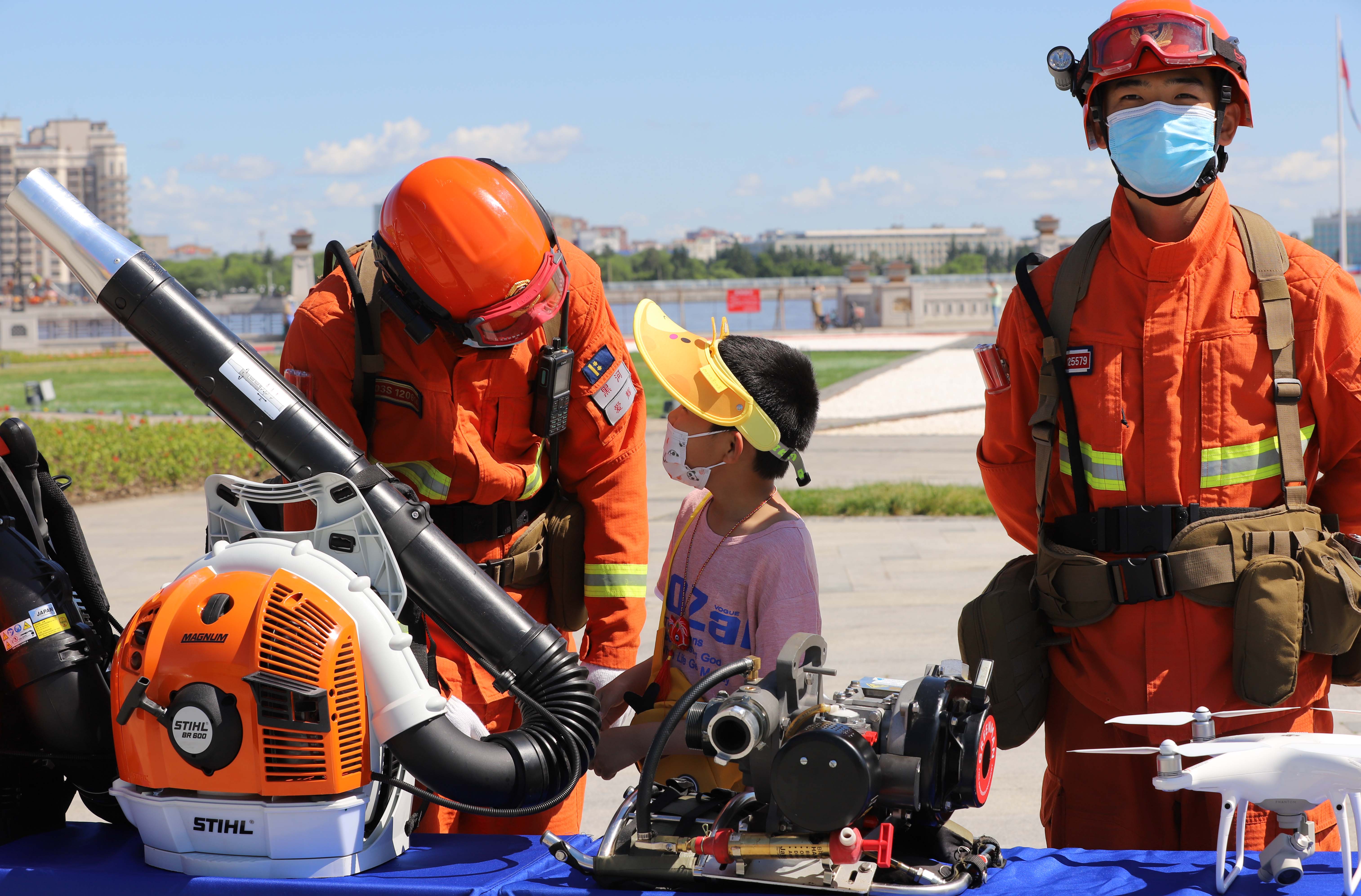 包含法国后防稳固有力，堪称团队屏障的词条