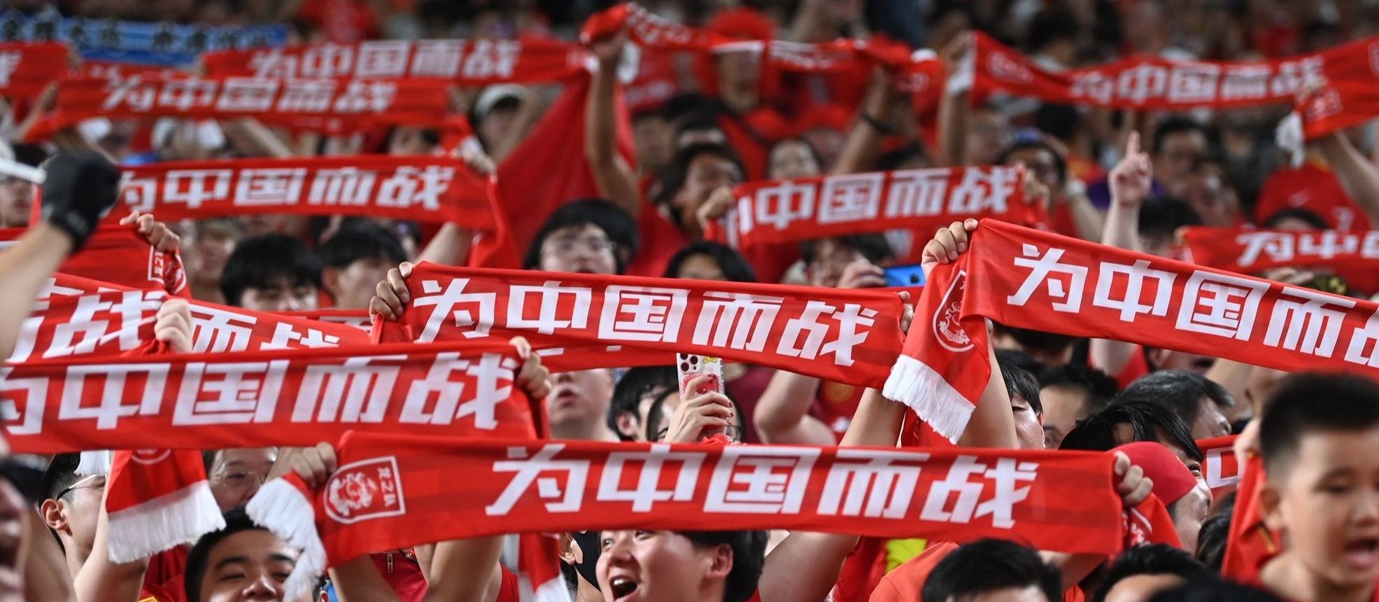 比赛火爆进行中，球员们全力以赴的简单介绍