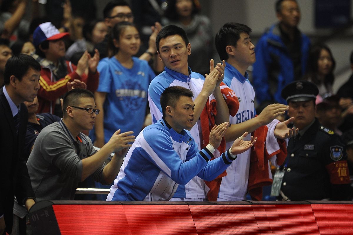 包含高质量比赛：球员们精湛技艺给观众留下深刻印象的词条