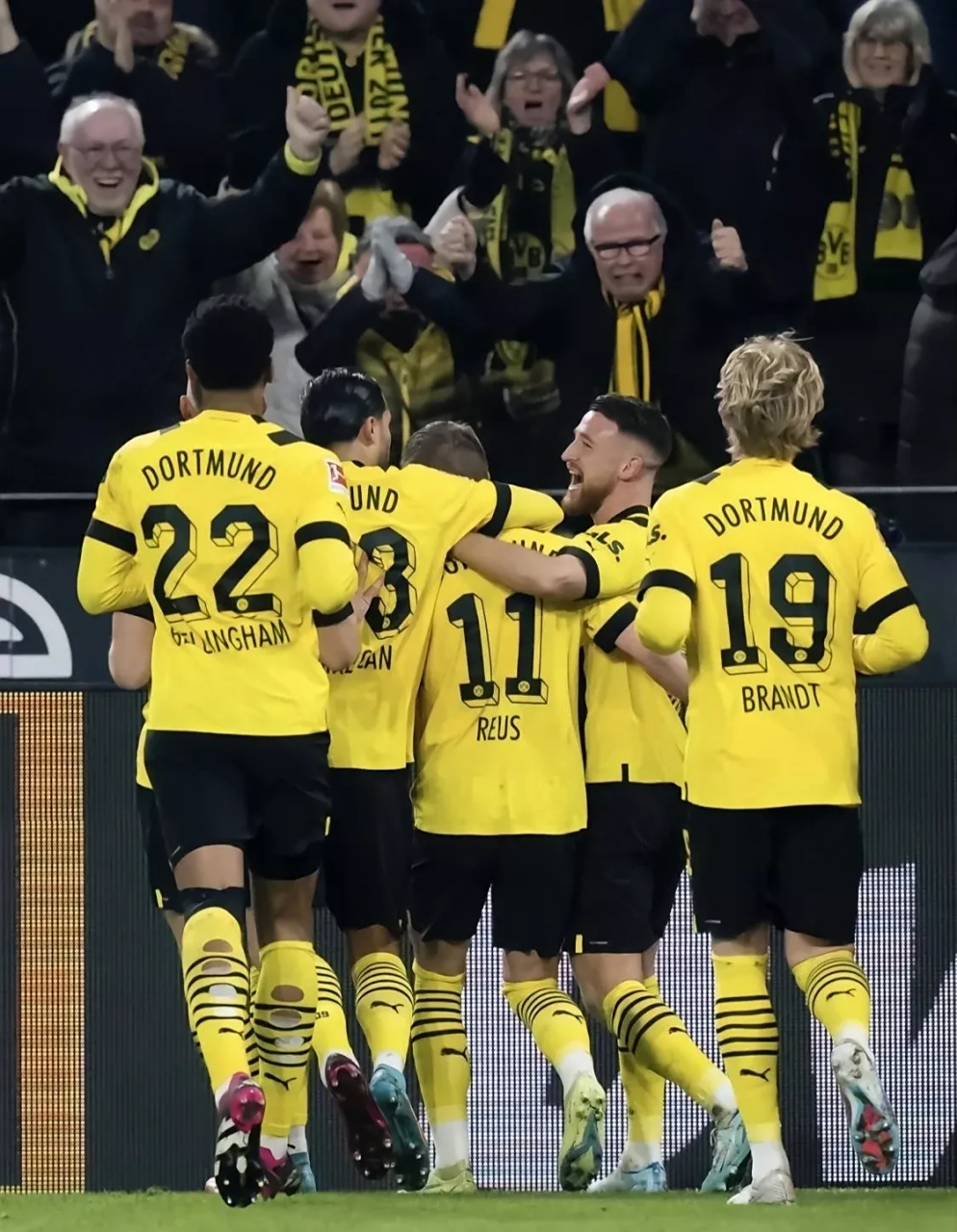 拜仁慕尼黑客场力克多特蒙德，延续不败纪录！的简单介绍