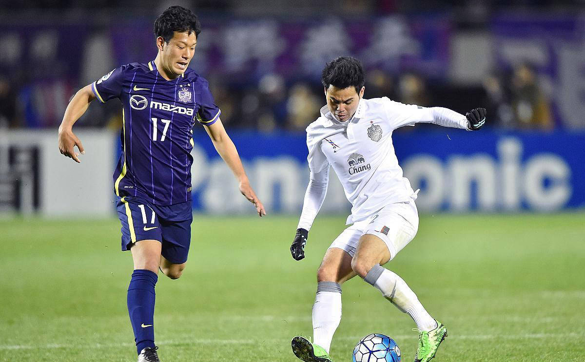 包含日职联赛：东京FC主场击败神户胜利船，豪取三分领跑积分榜的词条