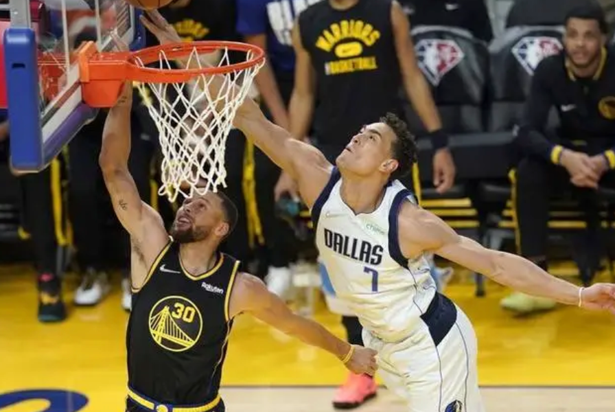 码头人士再战勇士，质胜对手