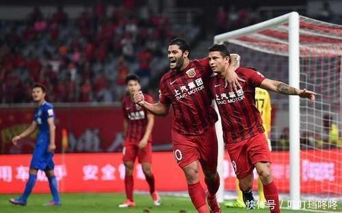 包含上港客场击败恒大，重返中超榜首的词条