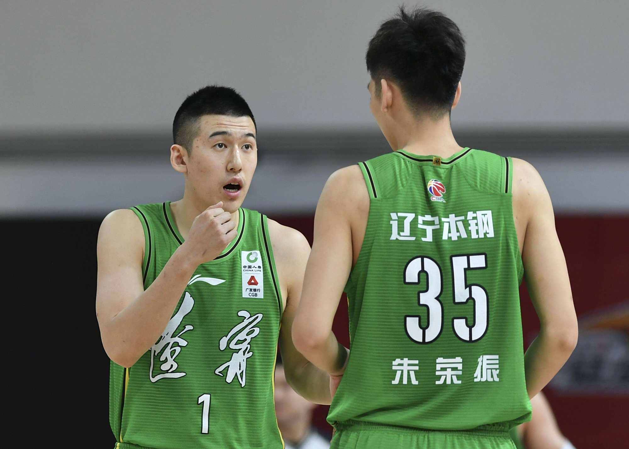 辽宁队凭借团队合作，豪取胜利