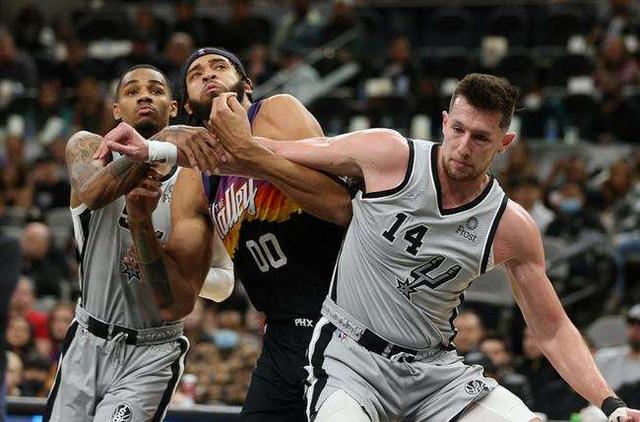 包含猛龙连追三胜，马刺主帅怒斥队员态度问题的词条