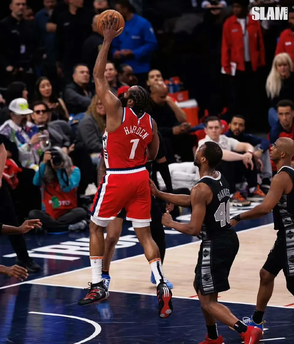 火箭客场击败湖人，季后赛形势略显明朗