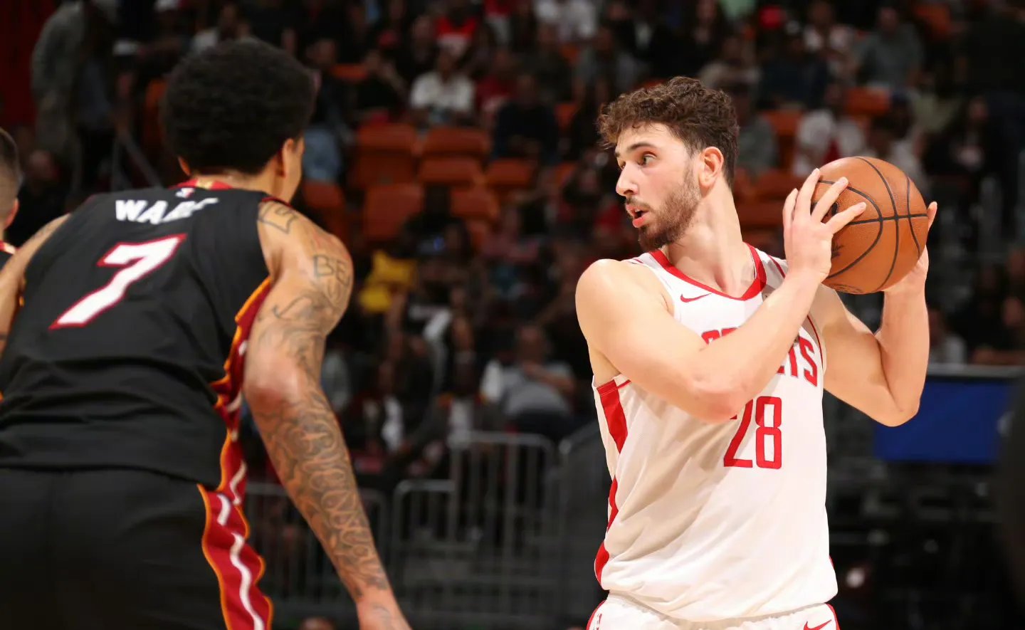 爱游戏在线-热火全队发挥稳定，轻松战胜黄蜂止连败的简单介绍